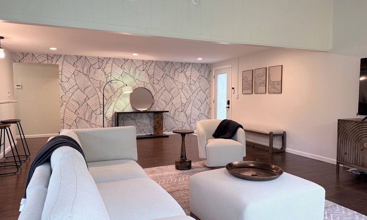 Portlock House | Hawaii Kai ~ Central Location ~ Oahu Perfection!