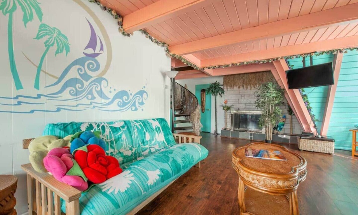 Ocean Shores Villa | Hawaiian 2-story Beach Villa