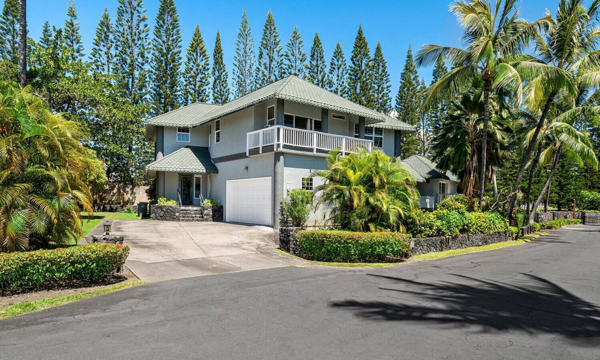 Historic Kailua Village House | 🏖️Hawaiian Home With Pool & BBQ | Near Ocean