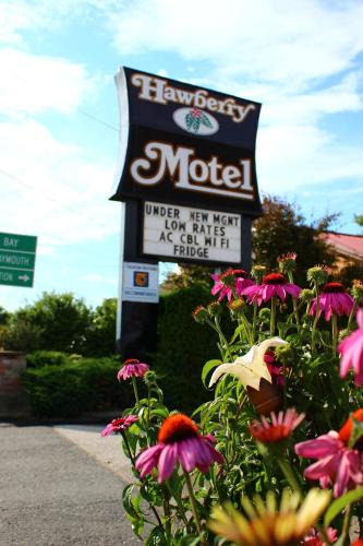 Little Current Hotel | Hawberry Motel