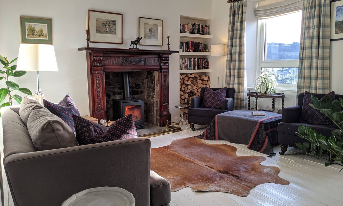 Hawick Apartment | Hawick Central, cosy stylish flat with log burner.