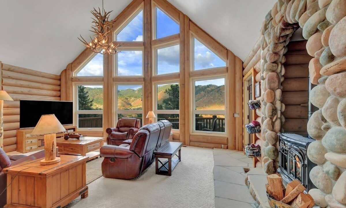 Cascade-Chipita Park Cabin | Hawk's Landing | A Refined Modern Mountain Escape