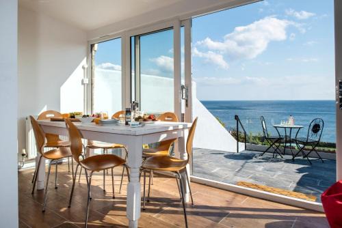 Portwrinkle House | Hawkins Cottage with Hot Tub