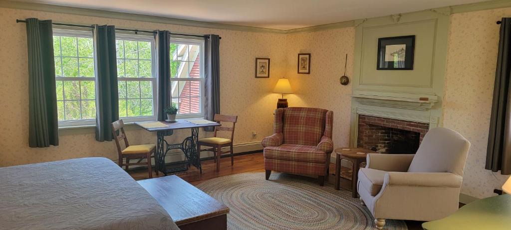 Walpole Hotel | Hawks House Inn