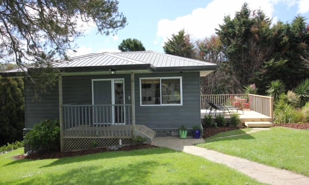 Whangateau House | Hawks Nest Hideaway. Ocean View, Private Bush Walk