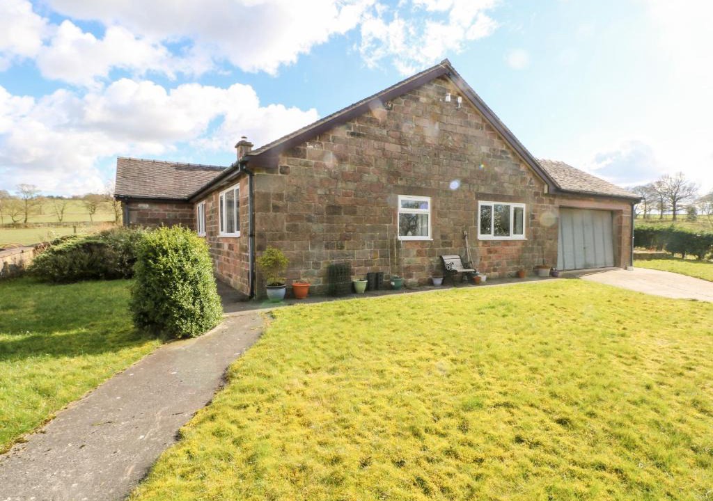 Longnor House | Hawksbridge Bungalow