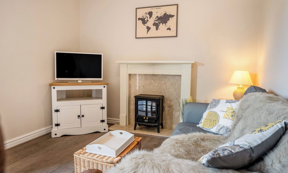 Richmond Cottage | HAWTHORN COTTAGE, pet friendly, with open fire in Eppleby