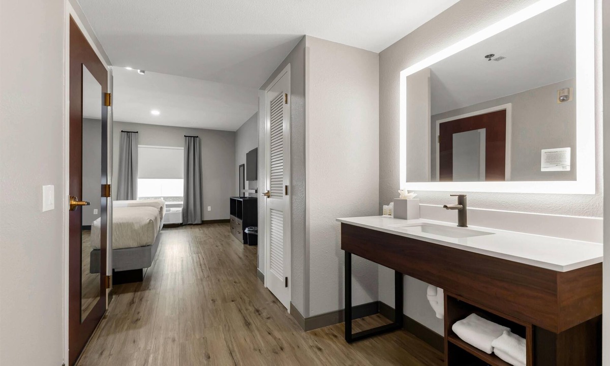 College Station Hotel | Hawthorn Extended Stay by Wyndham College Station