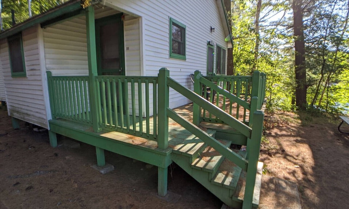 Raymond Cottage | Hawthorne Cottages Overlook