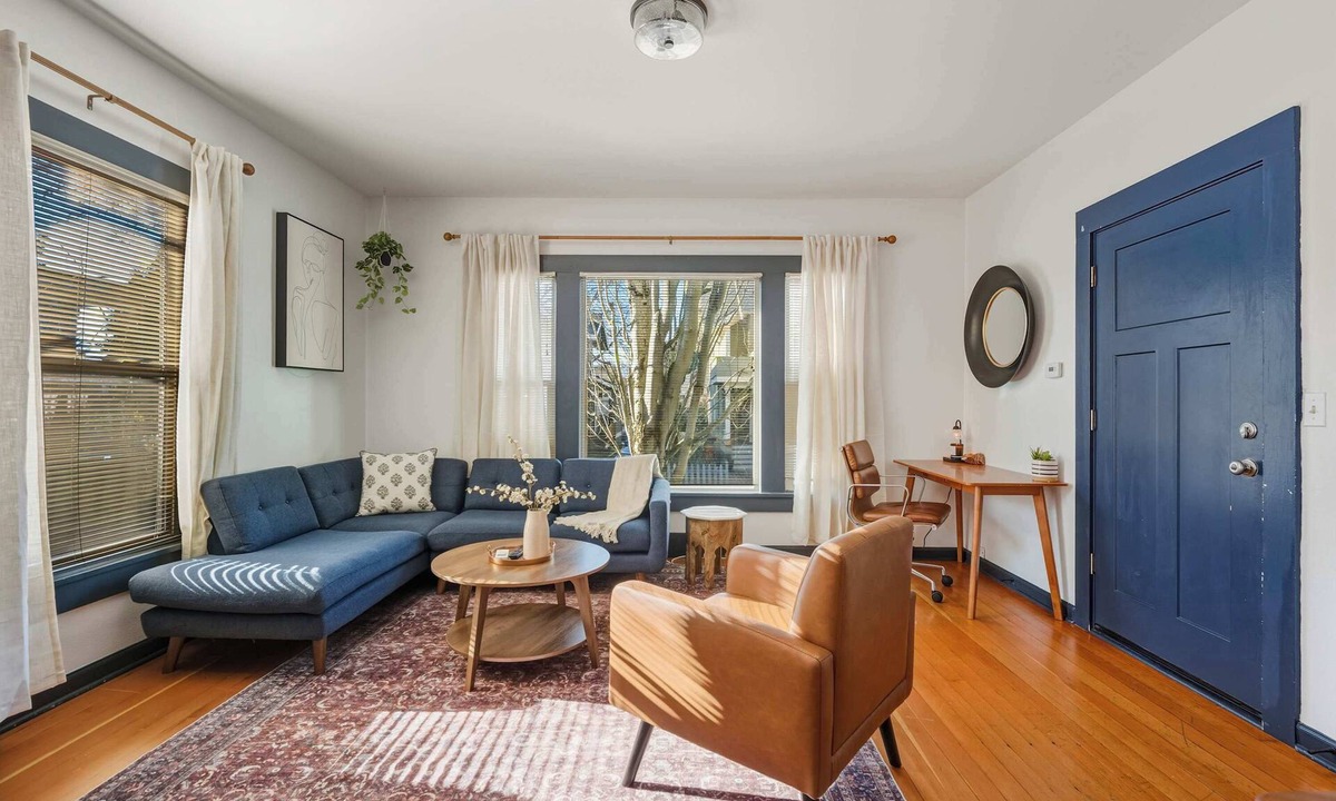 Belmont House | Hawthorne District Gem: Walk to Everything