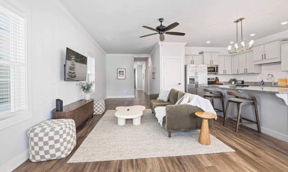 Bentonville House | Hawthorne Haven - 2.3 mi to DT-Direct Trail Access