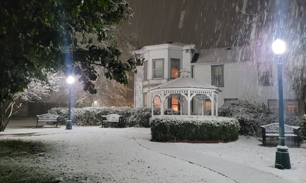 Versailles Bed & Breakfast | Hawthorne Inn