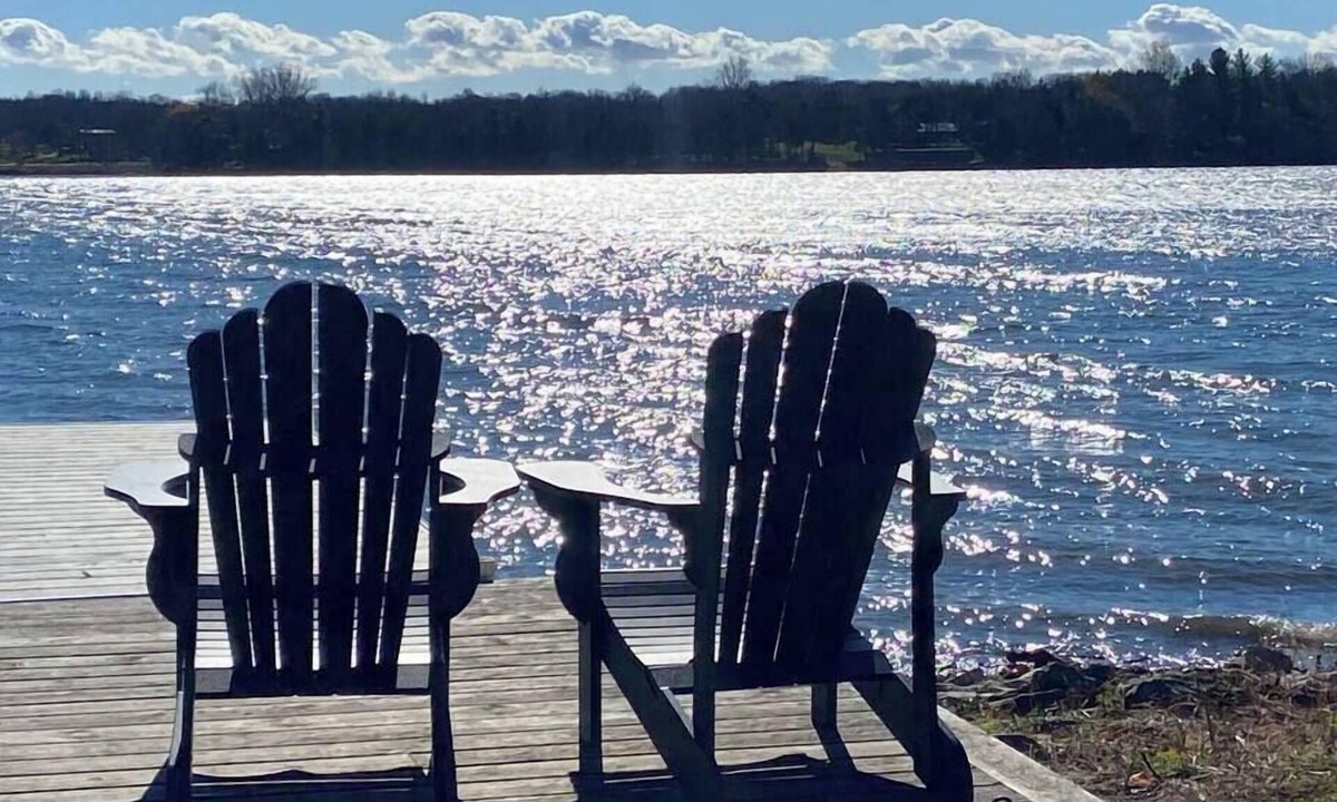 Greater Napanee Ski Chalet | Hay Bay waterfront retreat - Sunshine's cottage