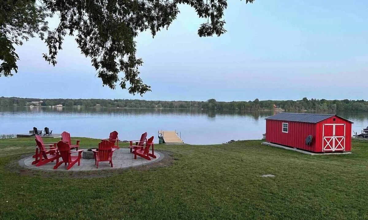 Greater Napanee Ski Chalet | Hay Bay waterfront retreat - Joyce's cottage