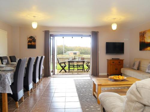 Maidstone House | Hay Fields, Tilmangate Farm