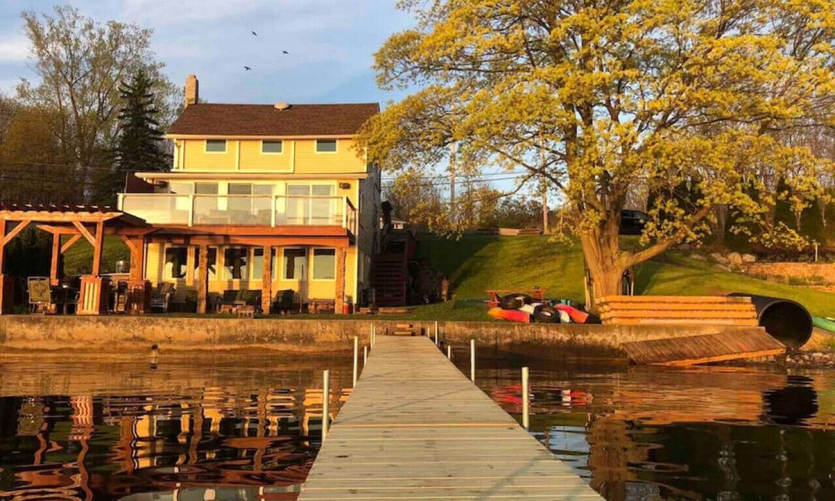 Livonia Center Cottage | Hayes Hideaway, The Perfect Lakeside Getaway