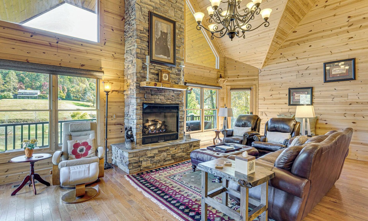 Hayesville Cabin | Hayesville Cabin w/Game Room & Mtn Views!