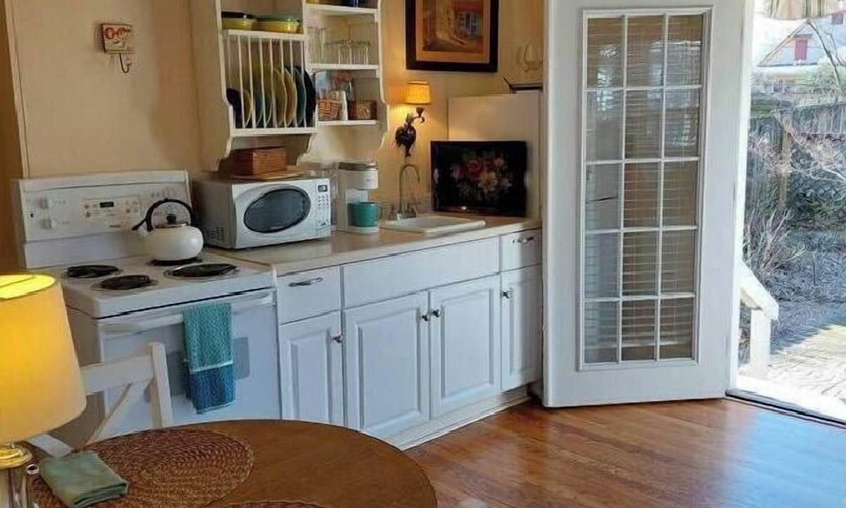 Downtown Little Rock Cottage | Hayward Garden Cottage
