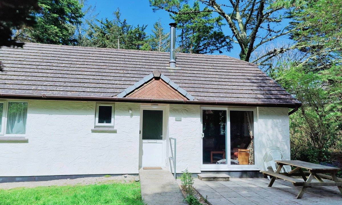 Goonhavern Cottage | Hazel Croft sleeping 5, woodland setting near great beaches