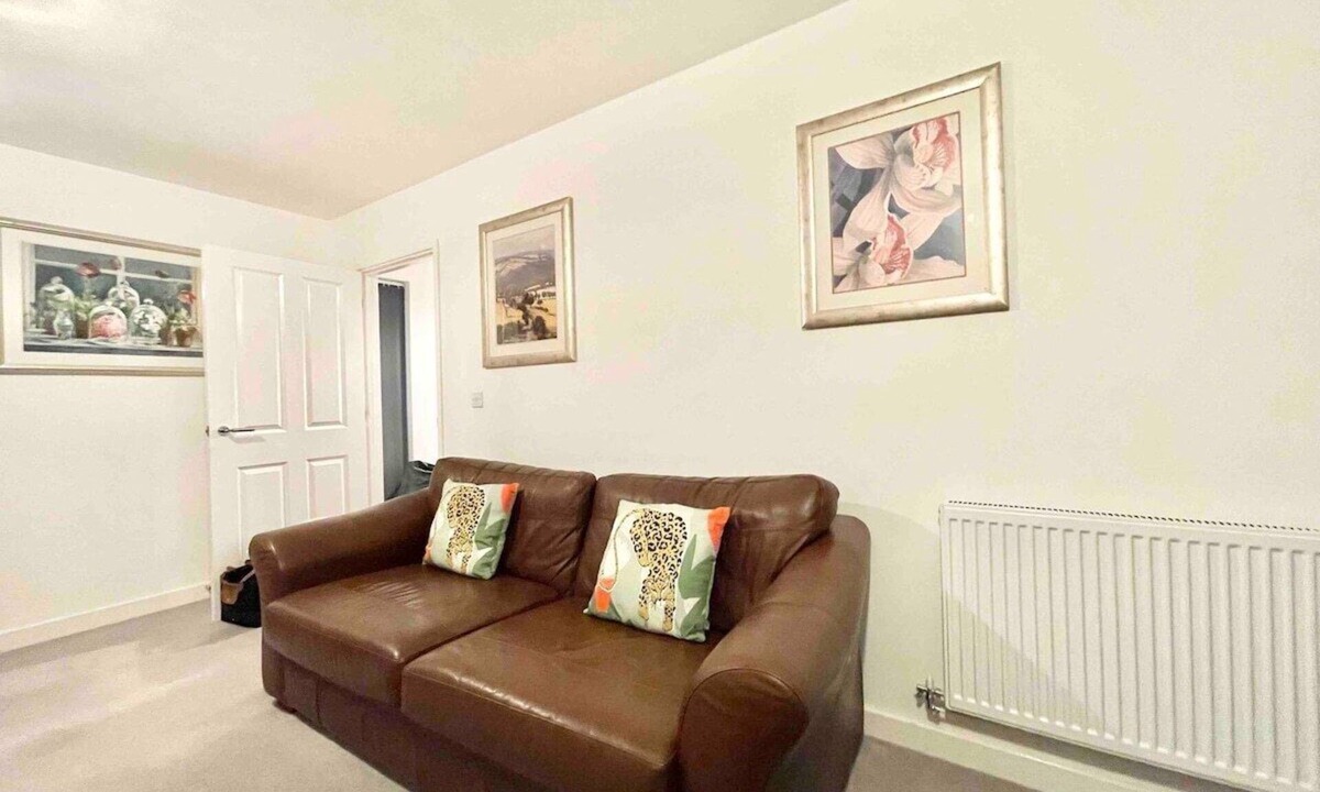 Ashford House | Hazel house enjoy a peaceful home with parking