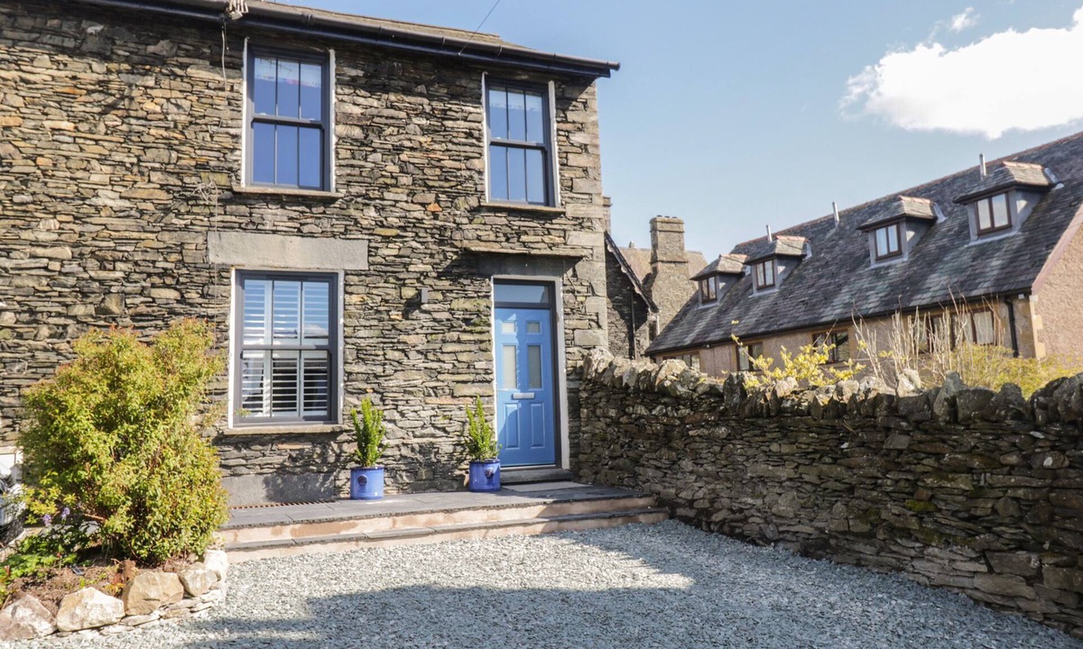 Windermere Cottage | HAZELNUT COTTAGE, pet friendly, with open fire in Windermere