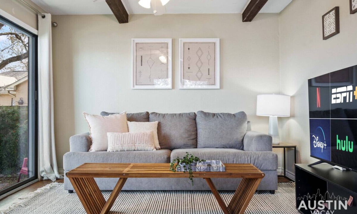Barton Hills Apartment | HC #212 xxxxxxxxxxxx