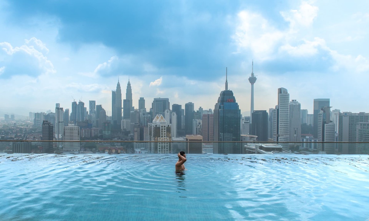 Chow Kit Apartment | HC Studio @ Instaworthy Infinity pool (Netflix & Wifi provided)