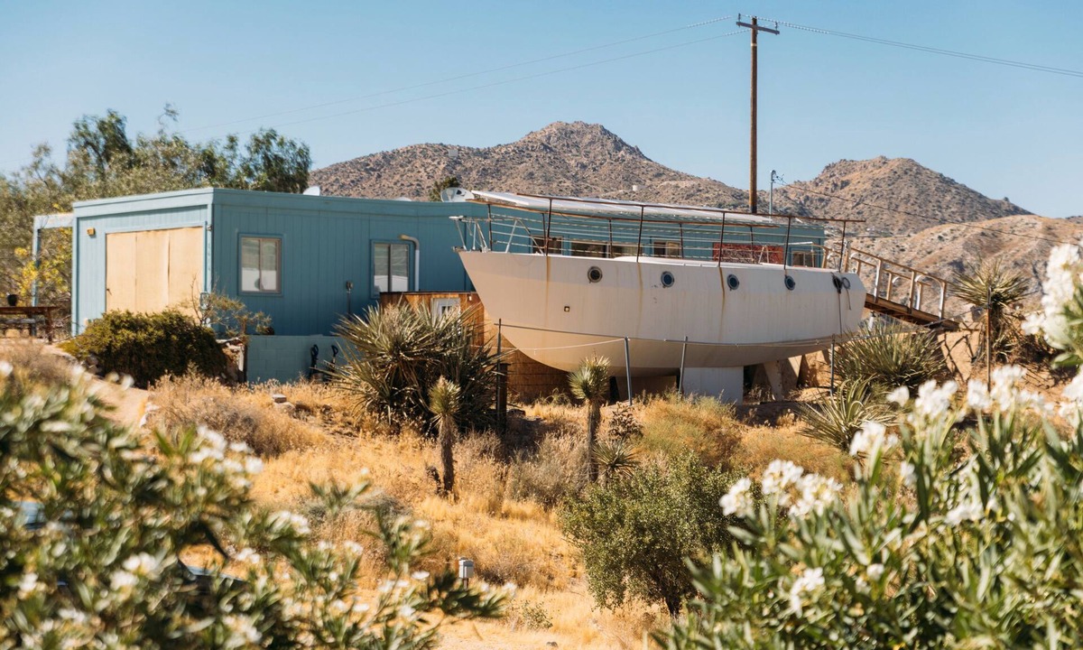 Morongo Valley House | HDP The Compound - Sleeps 16+, Perfect for Groups