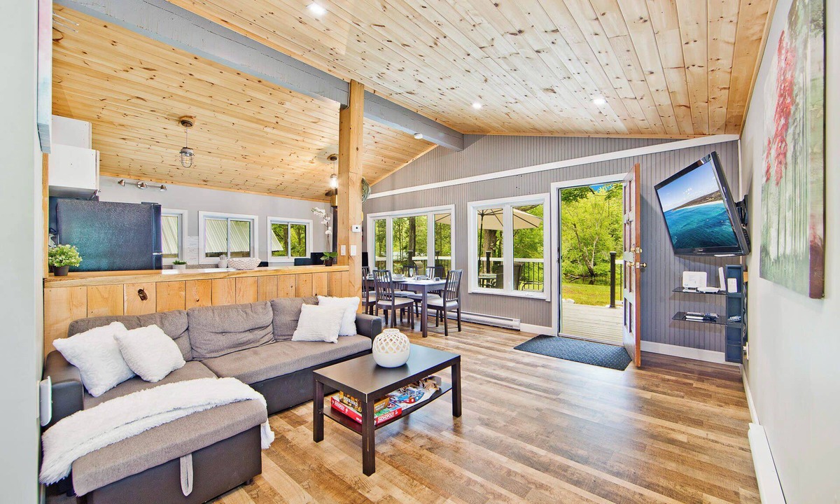 Sebright Cottage | head River cottage , Kawartha Lakes