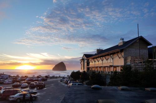 Pacific City Hotel | Headlands Coastal Lodge & Spa