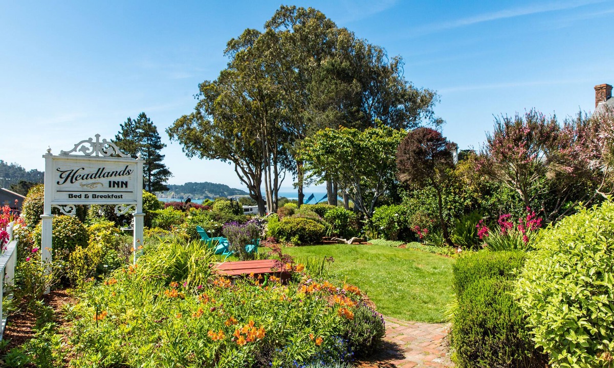 Mendocino Bed & Breakfast | Headlands Inn Bed & Breakfast