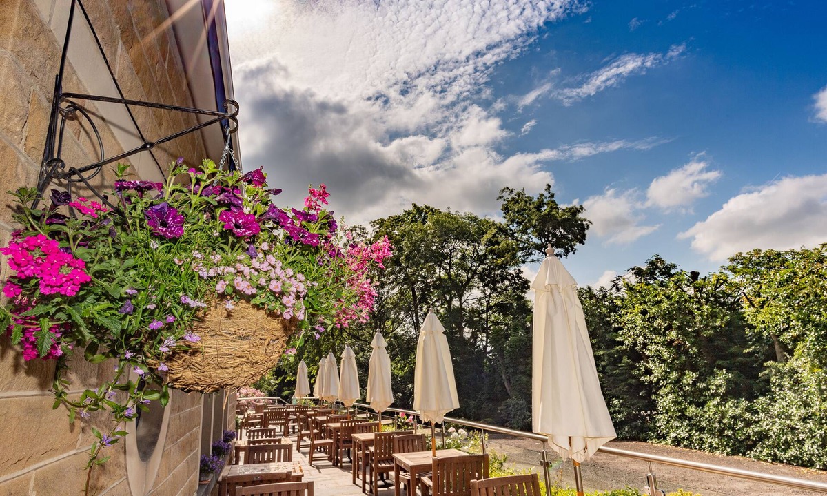 Liversedge Hotel | Healds Hall Hotel