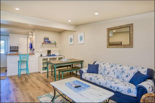 Ocean Shores House | Hear the Surf at Pacific Surf Condo