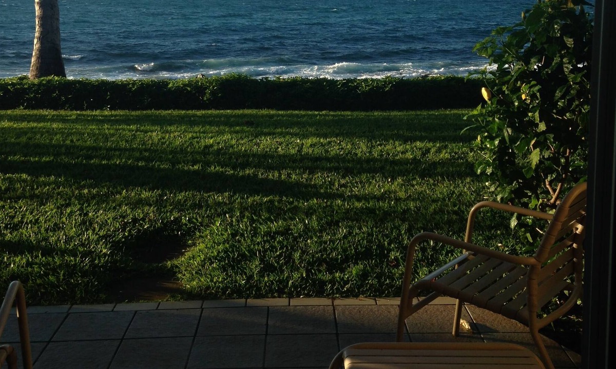 Napili Condo | Hear the waves. Oceanfront studio condo