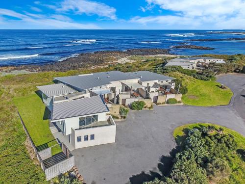 Port Fairy House | Hearns Beachside Villa 7