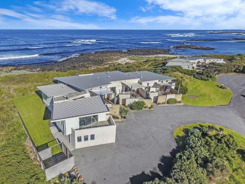 Port Fairy House | Hearns Beachside Villa 3