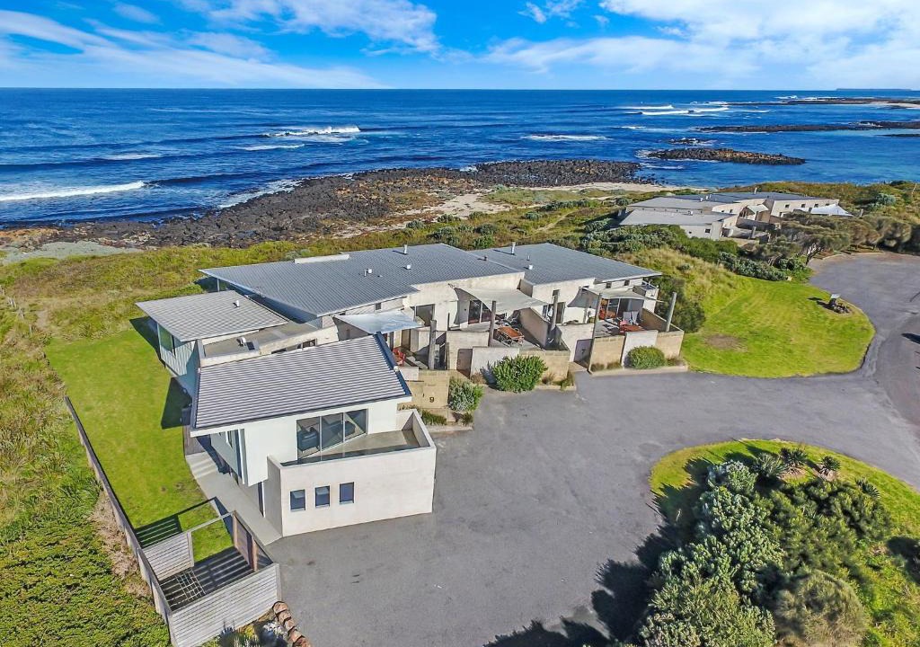 Port Fairy House | Hearns Beachside Villa 8