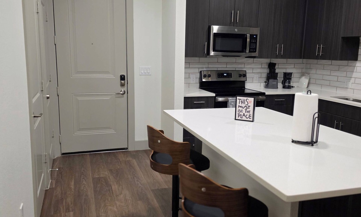 Addison Apartment | Heart of AddisonnIn a cozy, friendly and safe community.