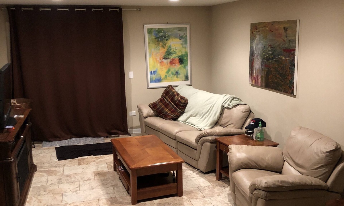 Wood Dale Condo | Heart of Chicago burbs 20 mins to airport 35 mins to the city. Business&pleasure