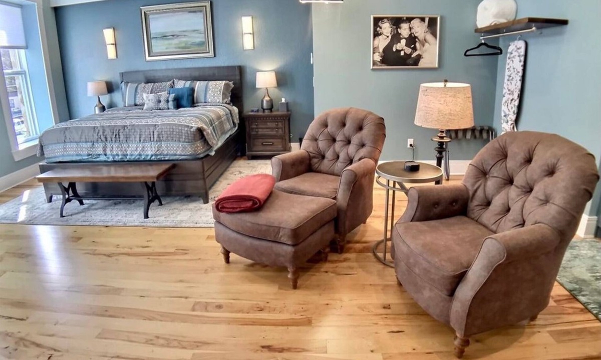 Eureka Springs Historic District Apartment | Heart of downtown, Reserved Parking, Spa Shower