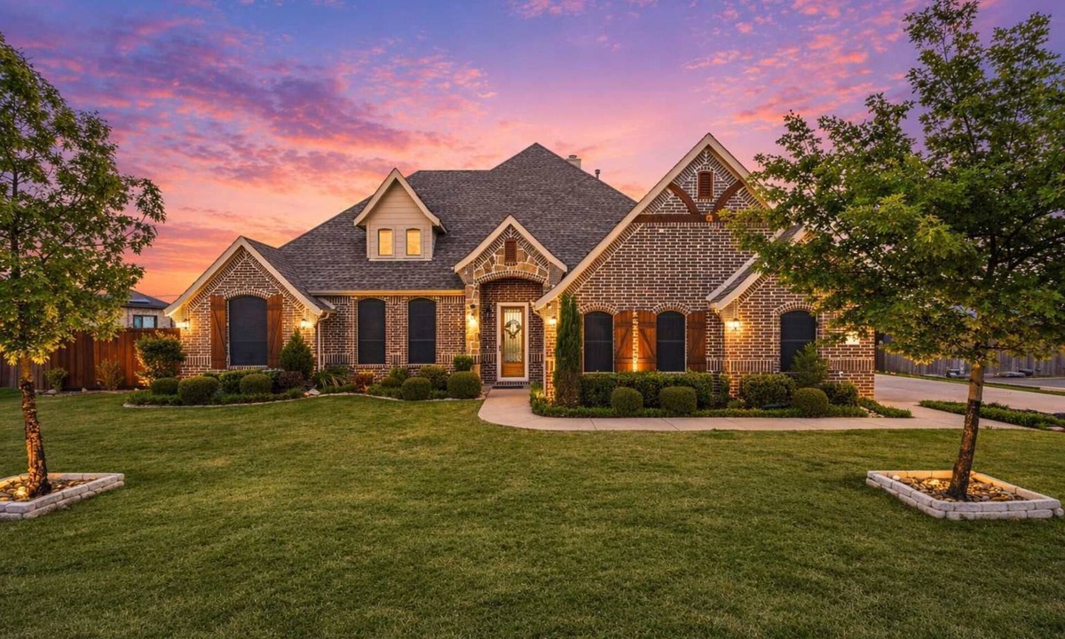 Ferris House | Heart of Ferris: 3-BD/2-BA with Pool, Patio & BBQ