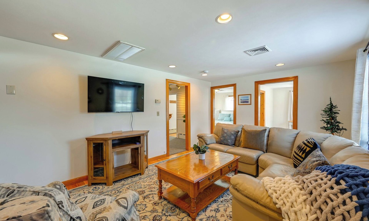 Hadley House | Heart of Five College Consortium! Hadley Home