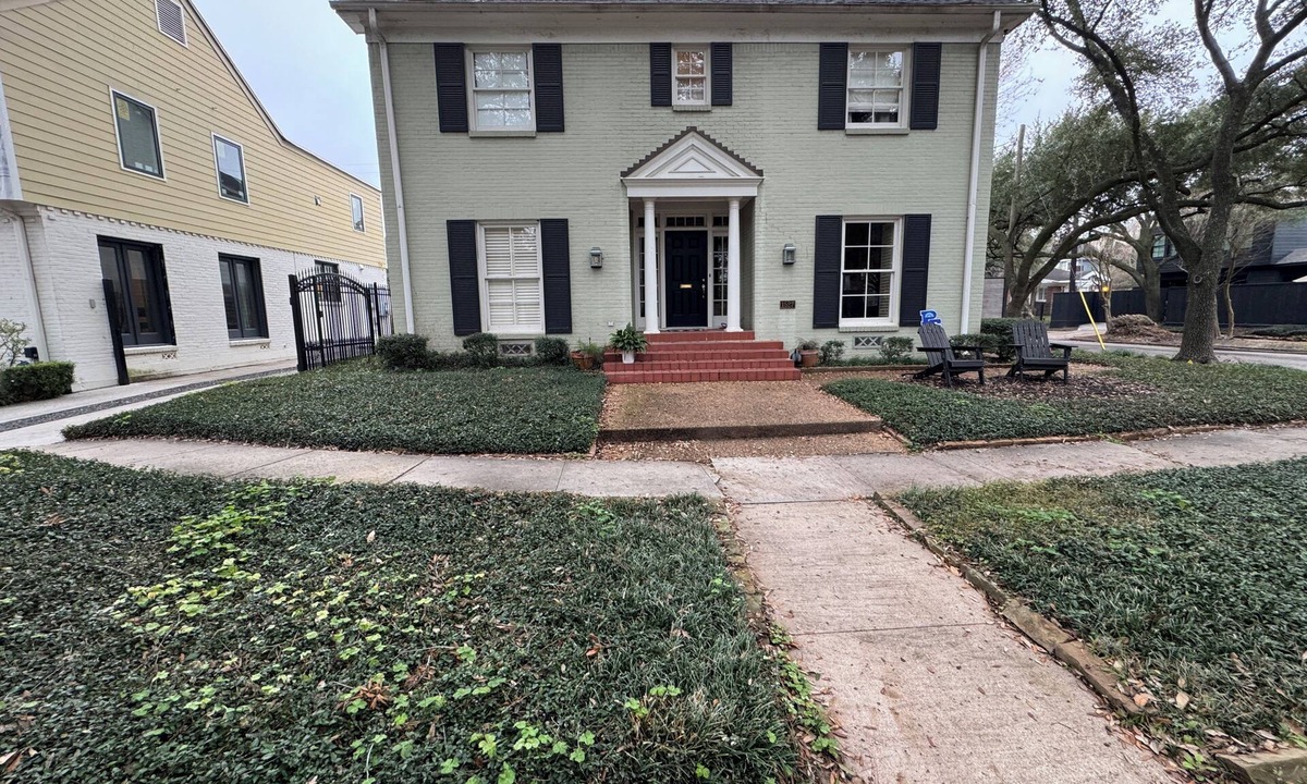 Boulevard Oaks House | Heart of Houston five bedroom near everything