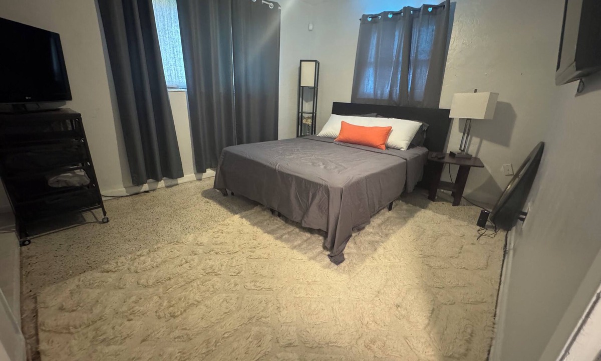 Tropic House | Heart of Melbourne nClose to Beaches nEastern Florida St CollegenKing Center
