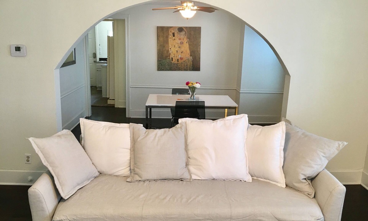 Hyde Park Apartment | Heart of Montrose - Sunny 1BR