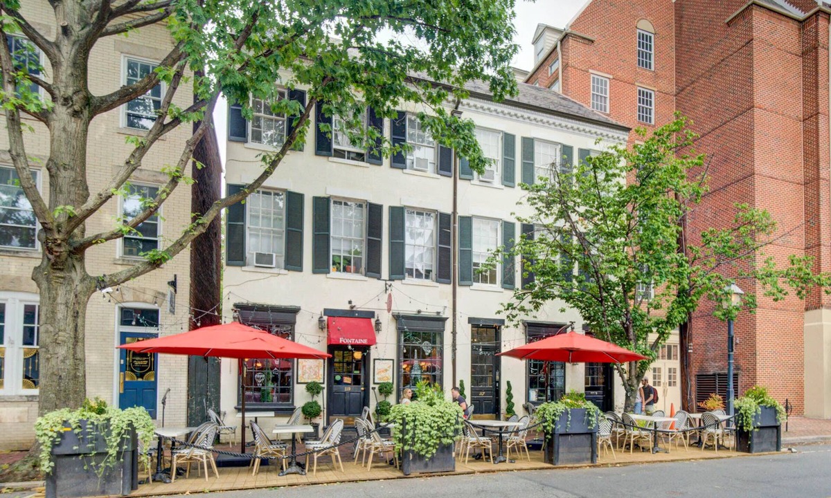 Old Town Alexandria Condo | HEART of OLD TOWN! Historic 2 BR! Walk to KING ST