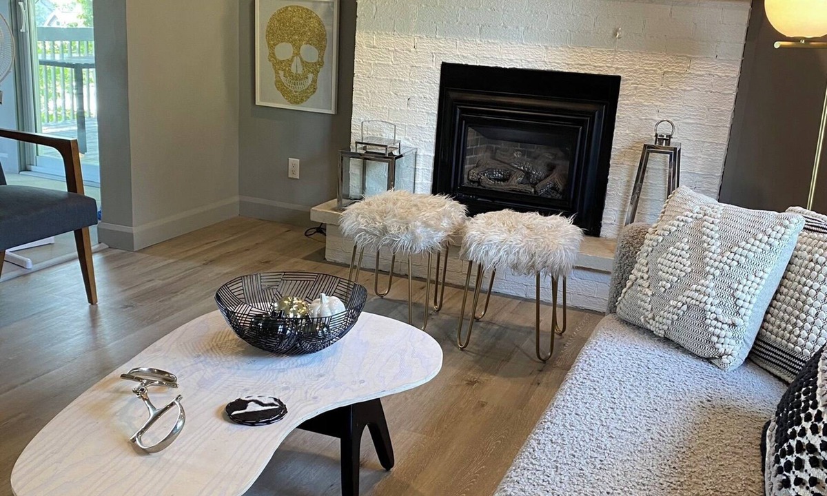 Saint-Sauveur House | Heart of ST SAUVEUR- walk to Village center! SKI till MAY 18 - no. 310182