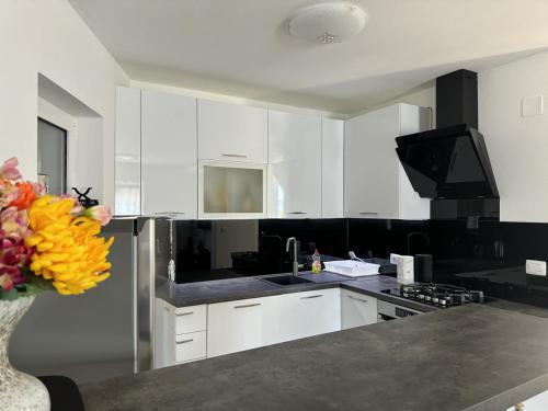 Liganj Apartment | Heart of stone