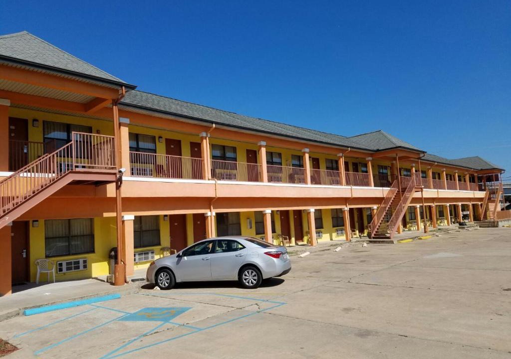 East Oak Hill Hotel | Heart of Texas Motel