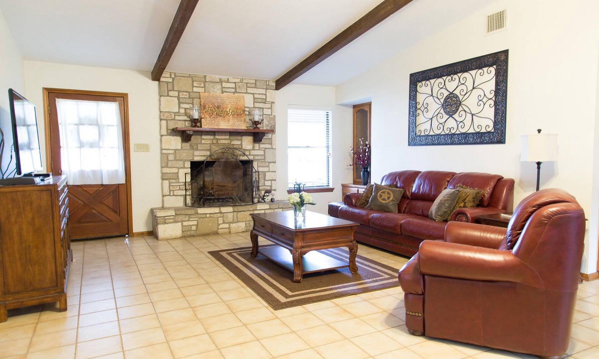 Boerne House | Heart of town near HEB with a spacious, beautiful backyard to enjoy.